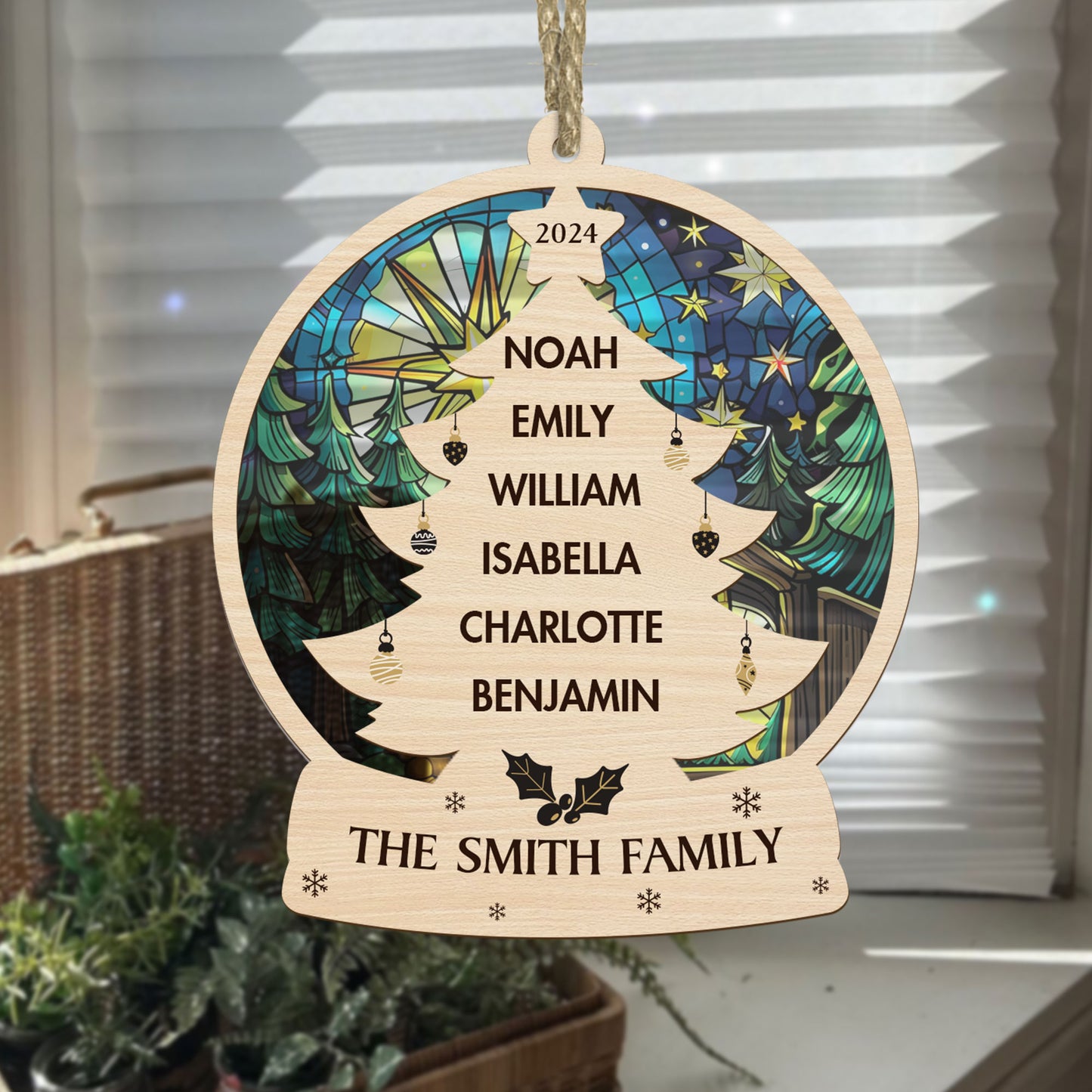 Christmas Family Tree - Personalized Suncatcher Ornament DSSUNOLHN1021L