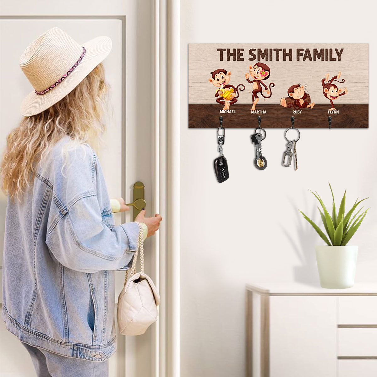 The Monkey Family - Personalized Key Holder DSUWKHCSDN1968M