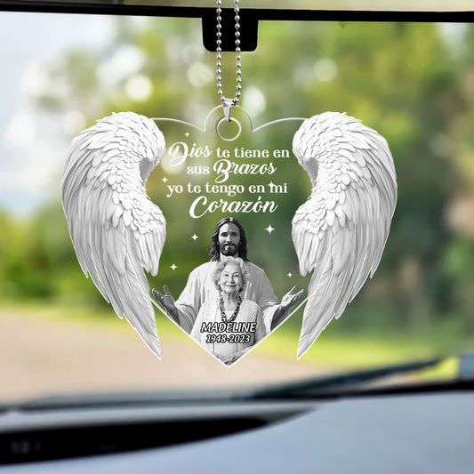 Dios Te Tiene En Sus Brazos Yo Te Tengo En Mi Corazón - Personalized Custom Car Ornament DSUPCHODN2012D